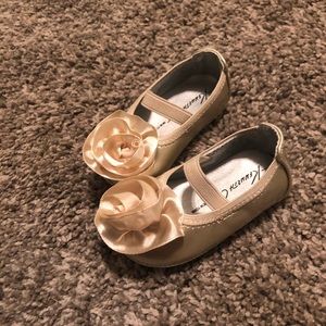 Kenneth Cole size 2 gold shoes